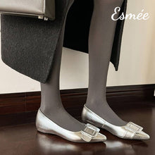 將圖片載入圖庫檢視器 Silver-Leather-Pointed-Toe-Flats-with-3-cmInvisible-Increased-Height-Design-model-shots