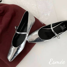 將圖片載入圖庫檢視器 Silver-Shiny-Leather-Maryjanes-with-2-cm-Invisible-Increased-Height-Design-product-shots
