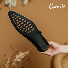 將圖片載入圖庫檢視器 Suede-Maryjanes-with-Hedge-Heels-and-Metallic-Toe-Cap-product-shots-detail