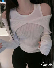 將圖片載入圖庫檢視器 White-Korean-Cotton-Knitwear-with-Layered-Top-and-Off-shoudler-Design-model-shots-2