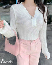 將圖片載入圖庫檢視器 White-Korean-Cotton-Knitwear-with-Special-Cut-Out-Design-model-shots