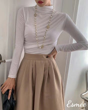 將圖片載入圖庫檢視器 White-Korean-Cotton-Long-Sleeves-Top-with-Roll-Neck-Design-model-shots