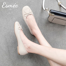 將圖片載入圖庫檢視器 Beige-Leather-Ballet-Flats-with-Bow-Knot-model-shots