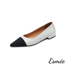 將圖片載入圖庫檢視器 Leather Flats with Black Pointed Toe Cap