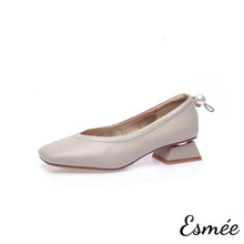 將圖片載入圖庫檢視器 Leather High Heels with Pearl Design