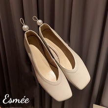 將圖片載入圖庫檢視器 Leather High Heels with Pearl Design