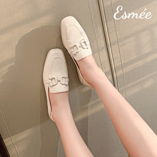 將圖片載入圖庫檢視器 Beige-Leather-Loafers-with-Double-D-Buckle-model-shots