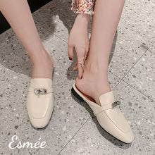 將圖片載入圖庫檢視器 Beige-Leather-Mules-with-Silver-plated-Metal-model-shots