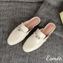 將圖片載入圖庫檢視器 Beige-Leather-Mules-with-Silver-plated-Metal-product-shots