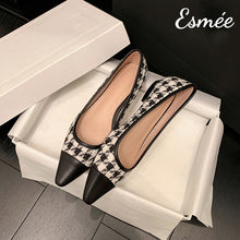 將圖片載入圖庫檢視器 Black-Dogstooth-Flats-with-Leather-Toe-Cap-product-shots