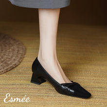 將圖片載入圖庫檢視器 Black-Leather-High-Heel-with-Special-Deisng-and-Black-Toe-Cap-model-shots