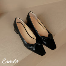 將圖片載入圖庫檢視器 Black-Leather-High-Heel-with-Special-Deisng-and-Black-Toe-Cap-product-shots