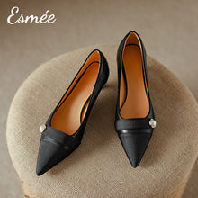 將圖片載入圖庫檢視器 Black-Leather-High-Heels-with-Pearl-Design-and-Black-Toe-Cap-product-shots