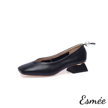 將圖片載入圖庫檢視器 Leather High Heels with Pearl Design