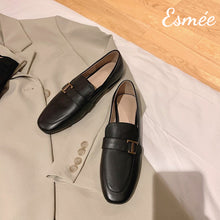 將圖片載入圖庫檢視器 Black-Leather-Loafers-with-T-Metal-Buckle-product-shots