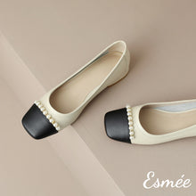 將圖片載入圖庫檢視器 Black-Leather-Low-Heels-with-Dual-Color-Toe-Cap-and-Pearl-Design-product-shots