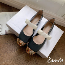 將圖片載入圖庫檢視器 Black-Leather-Mary-Janes-with-Golden-Toe-Cap-and-Ribbon-Design-product-shots
