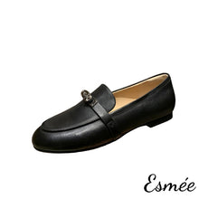 將圖片載入圖庫檢視器 Black-leather-loafers-with-silver-plated-buckle-product-shots-white-background
