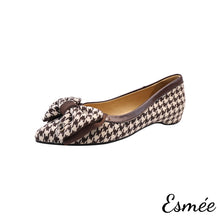 將圖片載入圖庫檢視器 Brown-Dogstooth-Fabrics-Flats-with-Bow-Knot-Design-product-shots-white-background