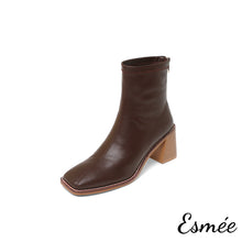 將圖片載入圖庫檢視器 Brown-Leather-Ankle-Boots-with-Wooden-Heels-product-shots-white-background