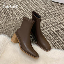 將圖片載入圖庫檢視器 Brown-Leather-Ankle-Boots-with-Wooden-Heels-product-shots