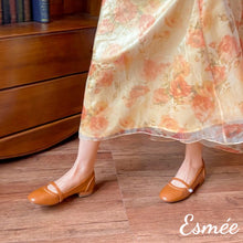 將圖片載入圖庫檢視器 Brown-Leather-Mary-Janes-with-Pearl-Button-model-shots