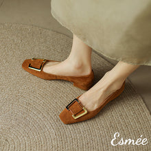 將圖片載入圖庫檢視器 Brown-Suede-Flats-with-Metal-Buckle-model-shots