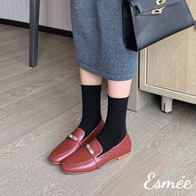 將圖片載入圖庫檢視器 Burgundy-Leather-Loafers-with-Silver-Plated-Metal-Buckle-model-shots