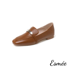 將圖片載入圖庫檢視器 Caramel-Leather-Loafers-with-Silver-Plated-Metal-Buckle-product-shots-white-background