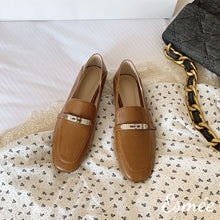 將圖片載入圖庫檢視器 Caramel-Leather-Loafers-with-Silver-Plated-Metal-Buckle-product-shots