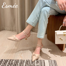 將圖片載入圖庫檢視器 Khaki-Leather-High-Heel-Sandals-with-Special-Design-model-shots