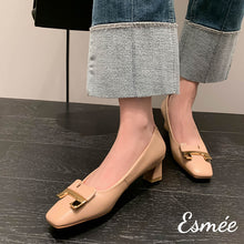 將圖片載入圖庫檢視器 Khaki-Leather-High-Heels-with-H-Metal-Buckle-model-shots