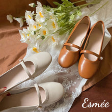 將圖片載入圖庫檢視器 Leather-Mary-Janes-with-Pearl-Button-product-shots