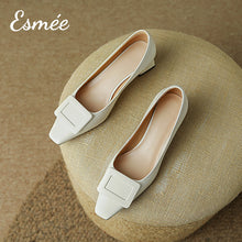 將圖片載入圖庫檢視器 White-Shiny-Leather-High-Heels-with-Buckle-Design-product-shots