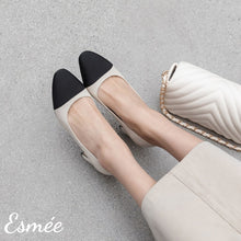 將圖片載入圖庫檢視器 White-leather-ballet-flats-with-black-toe-cap-model-shot