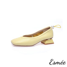 將圖片載入圖庫檢視器 Leather High Heels with Pearl Design