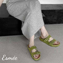 將圖片載入圖庫檢視器 Green-Suede-Flat-Sandals-with-Double-Thich-Straps-Design-model-shots
