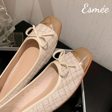 將圖片載入圖庫檢視器 Beige-Tweed-Fabrics-Flats-with-Bow-Knot-and-Golden-Toe-Cap-product-shots
