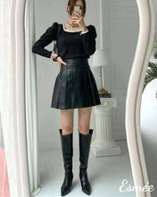 將圖片載入圖庫檢視器 Black-Korean-Cotton-Top-with-Puffed-Sleeves-and-Contrast-Border-Collar-Design-model-shots-2
