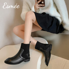 將圖片載入圖庫檢視器 Black-Leather-Ankle-Boots-with-Sock-Tube-model-shots
