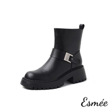 將圖片載入圖庫檢視器 Black-Leather-Ankle-Boots-with-Thickened-Outsole-and-Metal-Buckle-Design-product-shots-white-background
