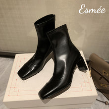 將圖片載入圖庫檢視器 Black-Leather-Ankle-Boots-with-Thin-Block-Heels-product-shots
