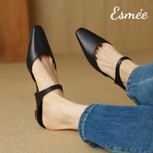 將圖片載入圖庫檢視器 Black-Leather-Flat-Mules-with-Straps-Design-model-shots
