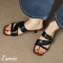 將圖片載入圖庫檢視器 Black-Leather-High-Heel-Mules-with-Thick-Straps-_-Cushioned-Insole-Design-model-shots
