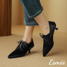 將圖片載入圖庫檢視器 Black-Leather-High-Heel-Oxford-Shoes-with-Horsehair-Pointy-Toe-Design-model-shots
