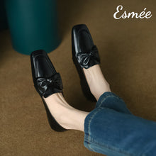 Load image into Gallery viewer, Black-Leather-Loafers-with-Bow-Knot-Design-model-shots
