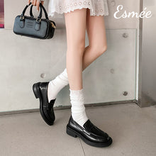 將圖片載入圖庫檢視器 Black-Leather-Loafers-with-Thickened-Outsole-model-shots
