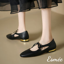 將圖片載入圖庫檢視器 Black-Leather-Maryjanes-with-Bow-Knot-Design-model-shots-1
