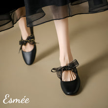 將圖片載入圖庫檢視器 Black-Leather-Maryjanes-with-Bow-Knot-Design-model-shots
