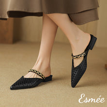 將圖片載入圖庫檢視器 Black-Leather-Mules-with-Woven-and-Golden-Chain-Design-model-shots
